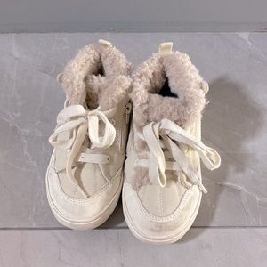 Zara girl boots. Size 24.